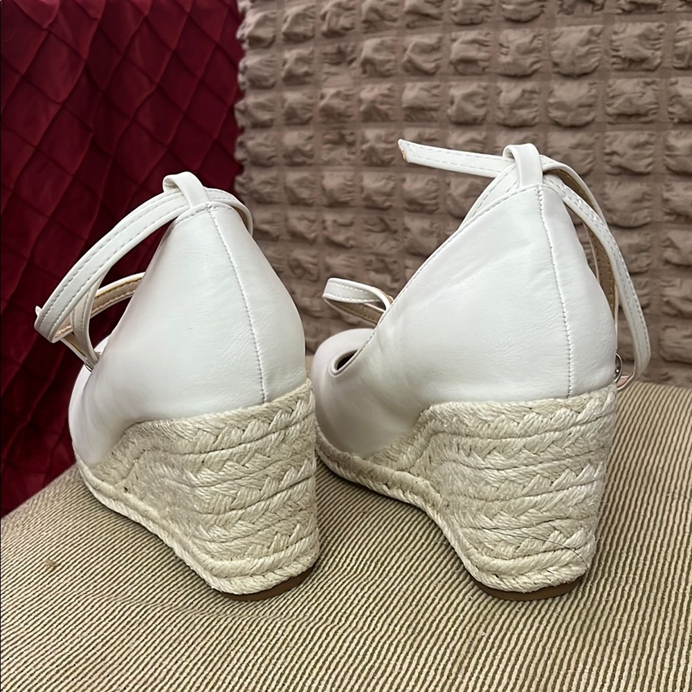 Women's White Espadrille Wedges.NWT - Picture 4 of 9